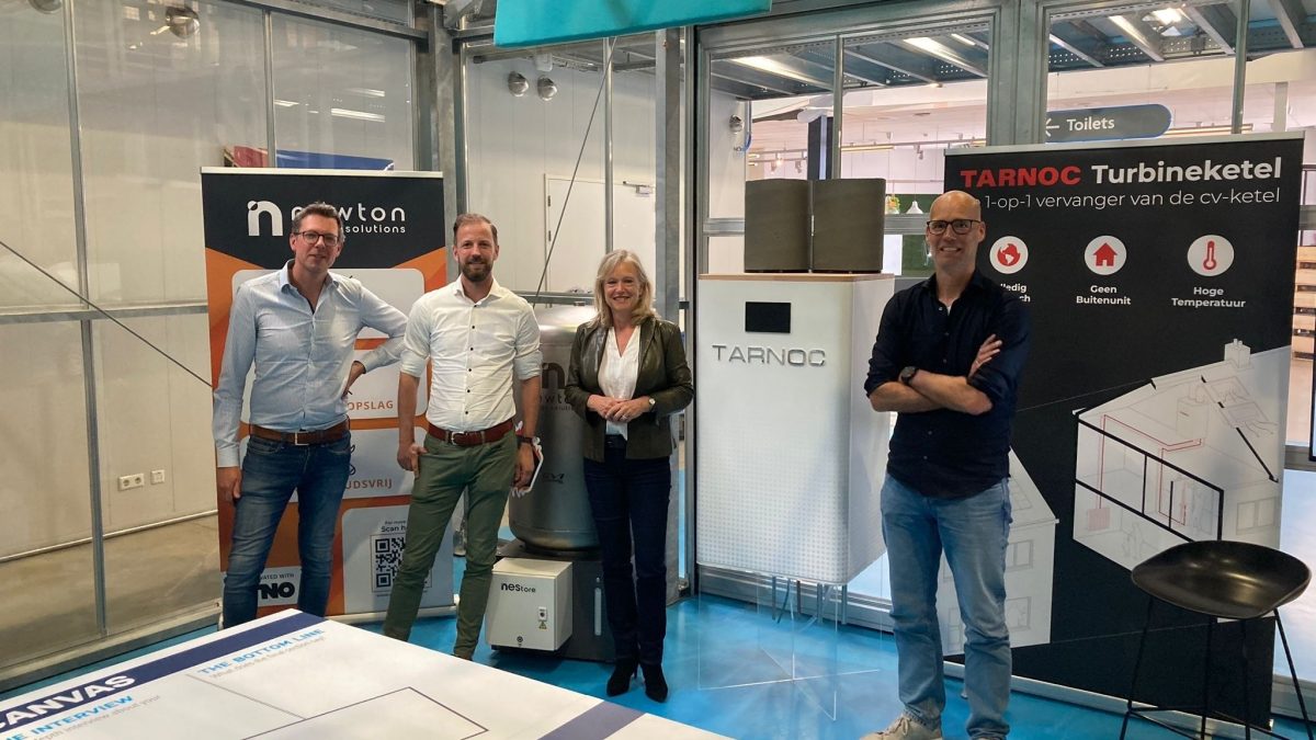 Tarnoc ontvangt wethouder Chantal Zeegers van de gemeente Rotterdam in Delft